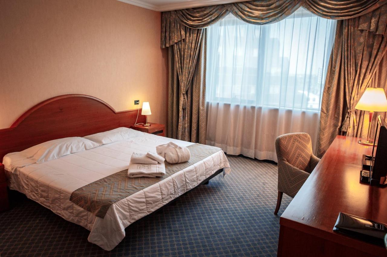 River Palace Hotel Atyrau Exterior photo