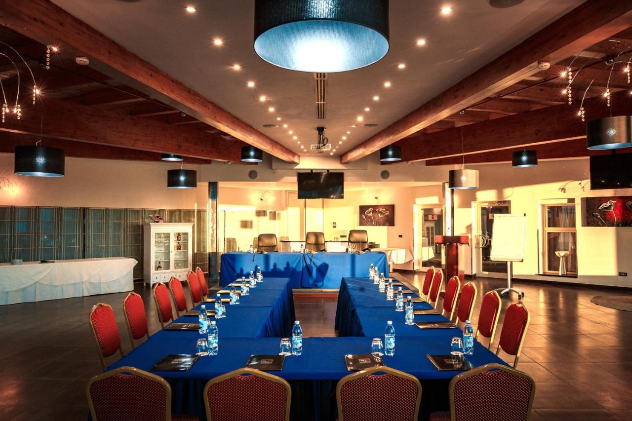 River Palace Hotel Atyrau Exterior photo